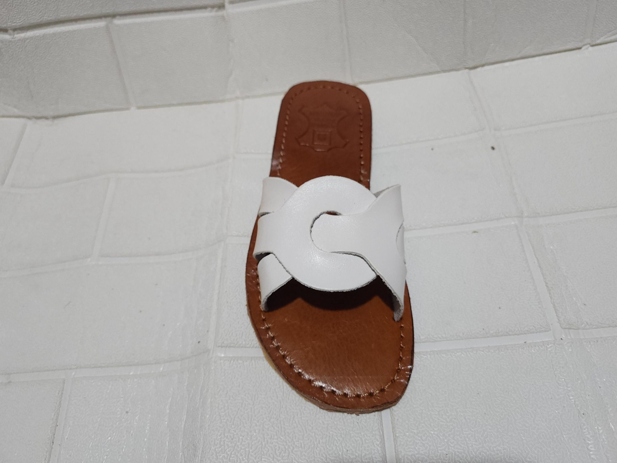 Handmade Moroccan White Leather Sandals For Women – Flat Slip-on Summer Shoes With Interlocking Strap – Artisan Minimalist Brown Sole Slides